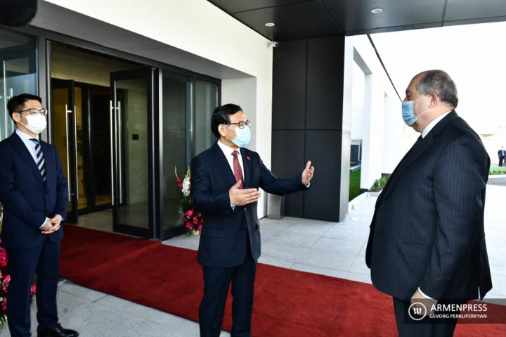 Tian Erlon, Armen Sarkissian
