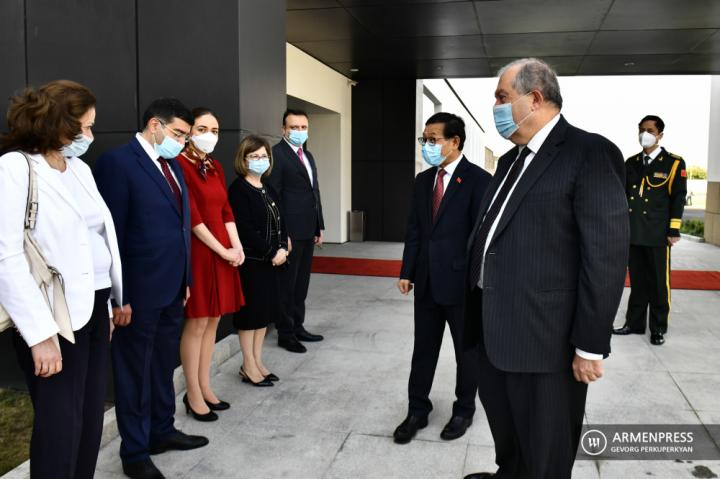 Tian Erlon, Armen Sarkissian