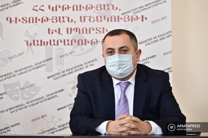 Карен Гилоян