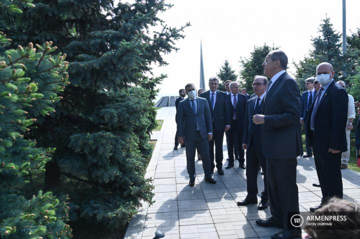Sergey Lavrov, Ara Ayvazian