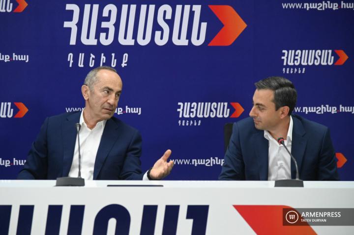 Robert Kocharyan, Ishkhan Saghatelyan