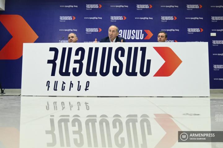 Vahe Hakobyan, Robert Kocharyan, Ishkhan Saghatelyan