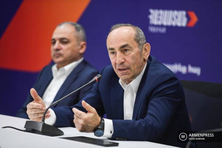 Vahe Hakobyan, Robert Kocharyan