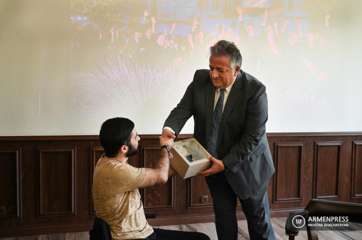 Noubar Afeyan'a Yereven Devlet Üniversitesi fahri doktora 
ünvanı verildi