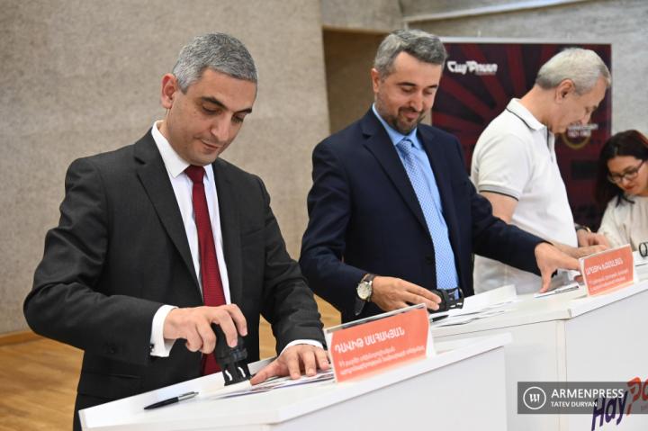 Դավիթ Սահակյան, Արա Խզմալյան,  Հովիկ Մուսայելյան