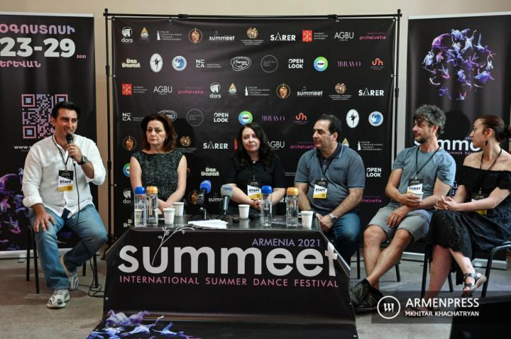 Ermenistan'da ilk kez düzenlenecek olan "SUMMEET" 
Uluslararası Modern Dans Yaz Festivali ile ilgili basın toplantısı