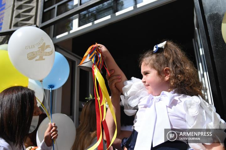 Bu yıl Ermenistan'da birinci sınıf öğrencileri okula 31 Ağustos'ta 
başlıyorlar
