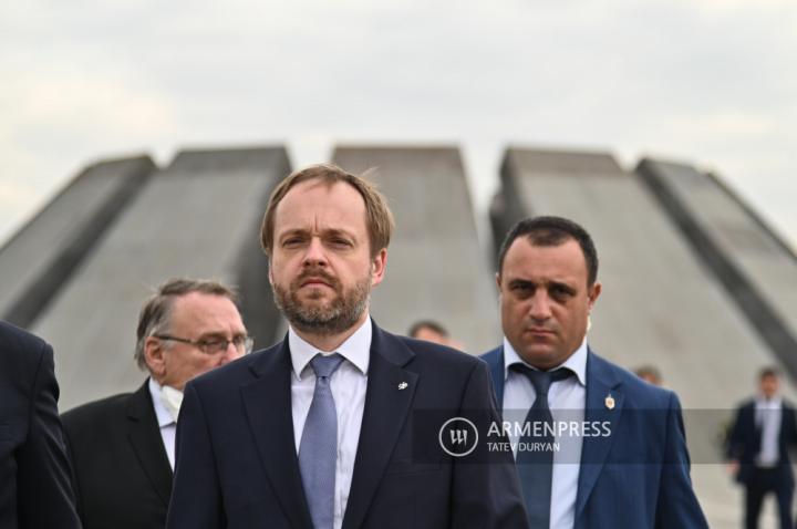 Çekya Dışişleri Bakanı Jakub Kulhanek, Ermeni Soykırımı Anıtı'nı 
ziyaret etti