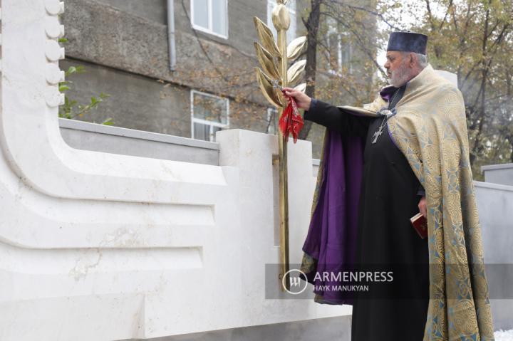 44 günlük Artsakh savaşında şehit olan askerler anısına dikilen 
anıtın açılış töreni 