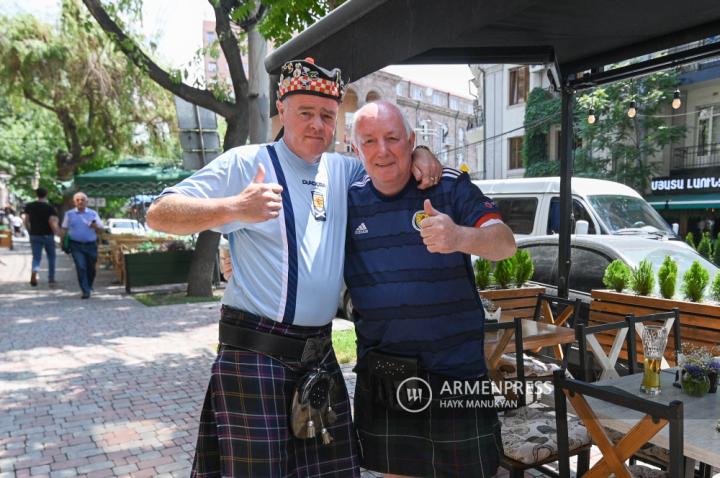 Les fans de football écossais sont arrivés à Erevan pour assister 
au match Arménie-Ecosse