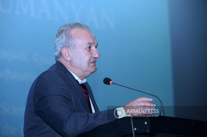 Վահրամ Դումանյան