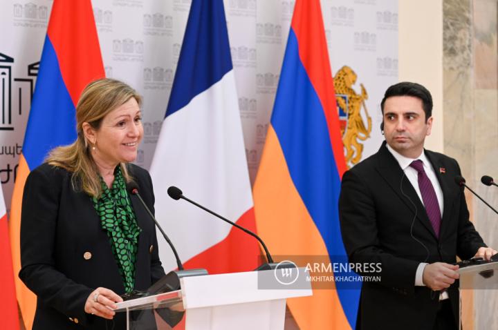 Yael Brown-Pive, Alеn Simonian