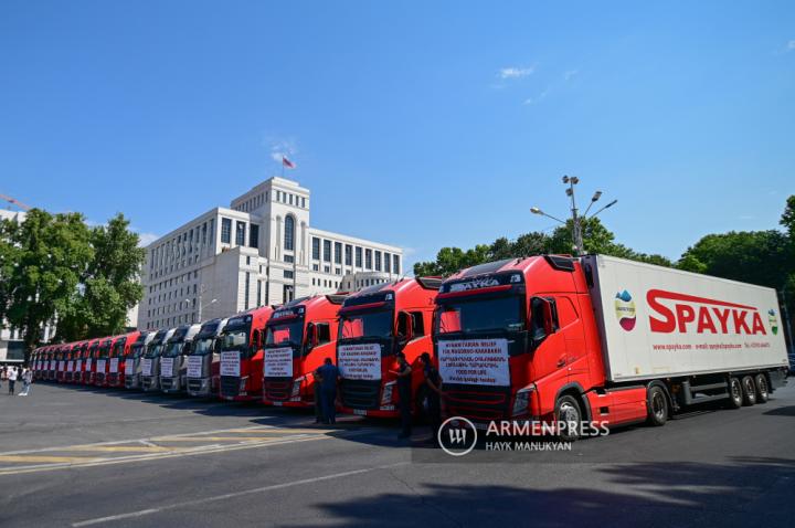 Из Армении в Нагорный Карабах отправляются
19 грузовиков, загруженые продуктами первой 
необходимости