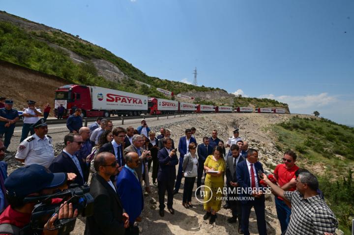 Foreign ambassadors in Armenia visit entrance to blockaded 
Lachin Corridor in Syunik Province to take stock of situation 
as humanitarian convoy remains blocked 