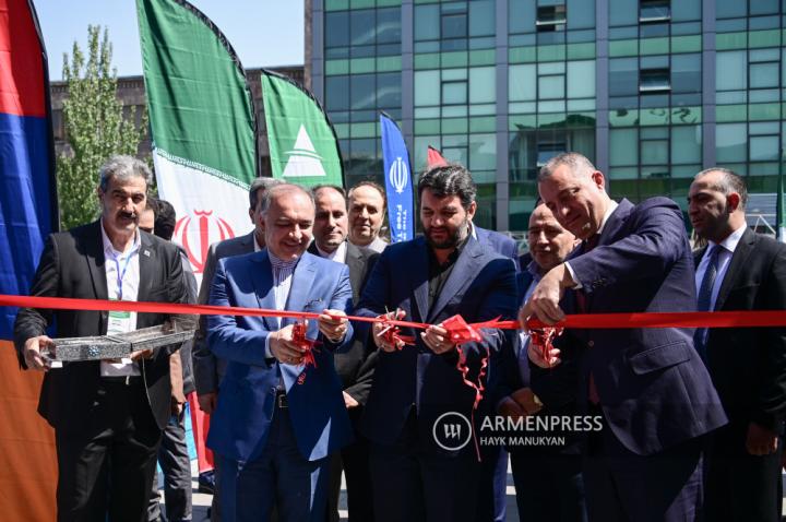 Opening of exhibition on opportunities of Iran Free and 
Special Economic Zone 