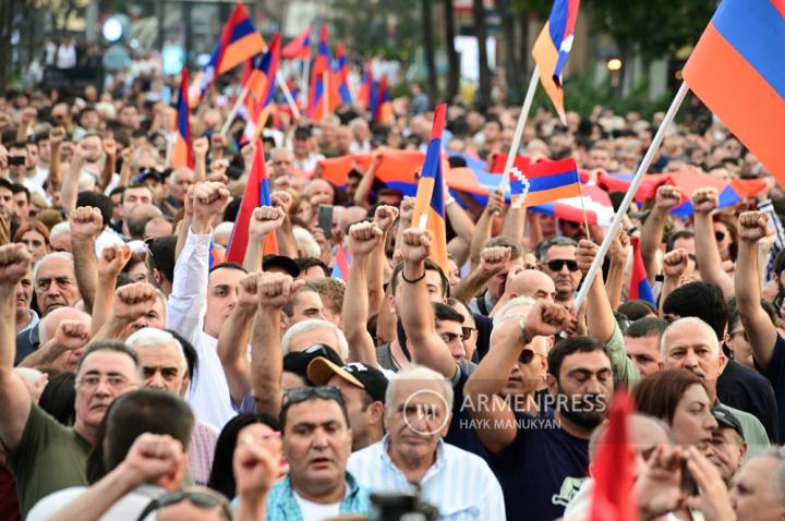 Митинг оппозиции по случаю Дня независимости в 
Арцахе