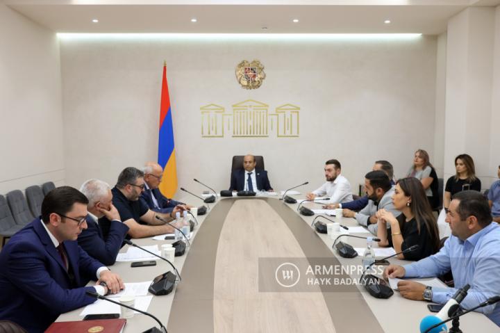 Ermenistan Parlamentosu Bölgesel Yönetim, Yerel Öz 
Yönetim, Tarım ve Çevre Koruma Daimi Komitesi'nin 
oturumu