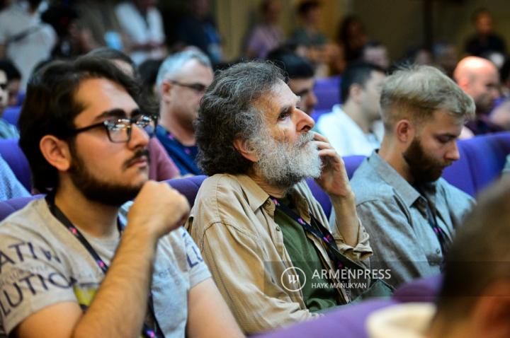 Ermenistan Amerikan Üniversitesi'nde Yapay zeka konulu 
"Datafest Yerevan" uluslararası konferansı başladı