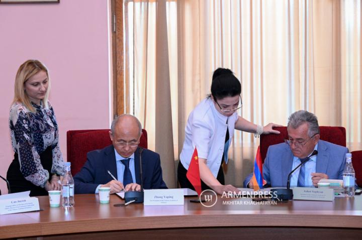 Armenia National Academy of Sciences and China's 
Academy of Sciences sign MoC 