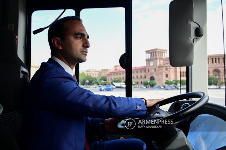 Yerevan Belediye ilk elektrikli otobüsün örneğini sergiledi