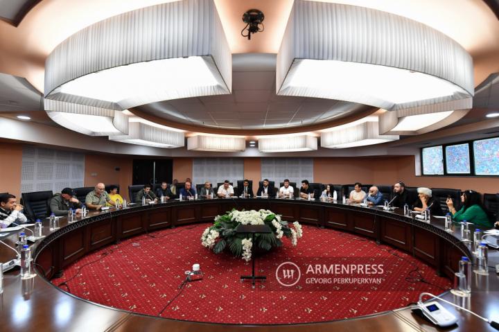 Yerevan Belediye Başkanlığı seçimleri öncesi yuvarlak masa 
toplantısı