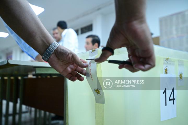 Подсчет бюллетеней выборов в Совет старейшин 
Еревана