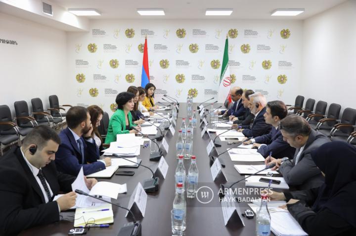 Двустороннее заседание делегации во главе с 
заместителями министров правосудия Армении и Ирана