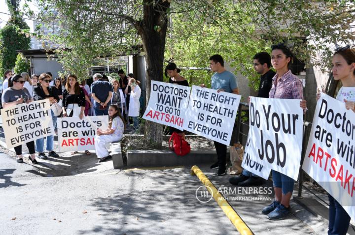 Doctors in Yerevan protest outside ICRC office demanding 
to evacuate wounded from Nagorno-Karabakh
