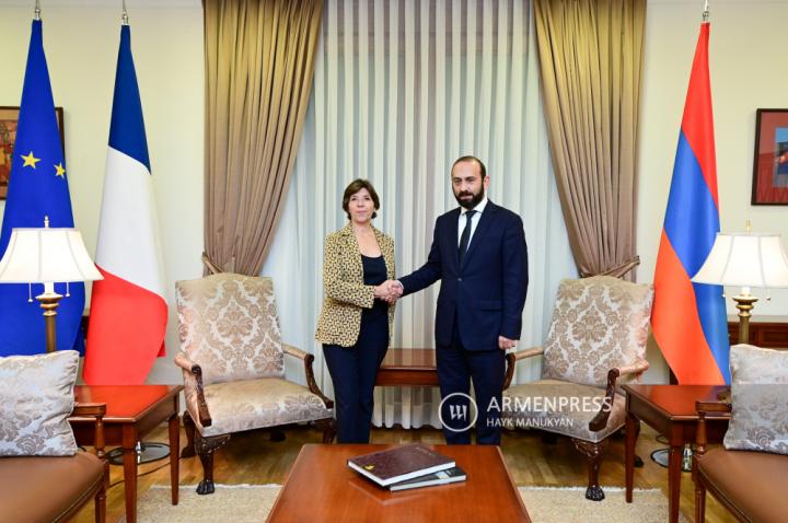 Встреча министров иностранных дел Армении и 
Франции тет-а-тет