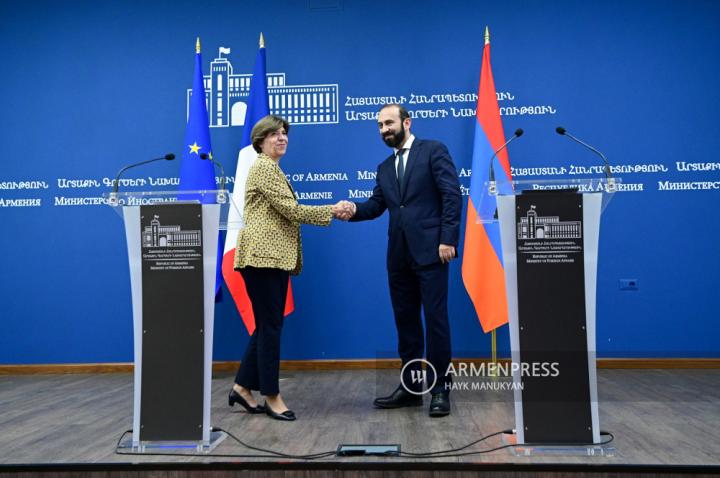 Пресс-конференция министров иностранных дел 
Армении и Франции