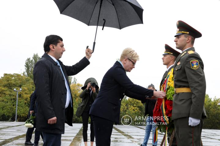 Премьер-министр Литвы в Мемориальном комплексе 
Цицернакаберда почтила память жертв Геноцида армян