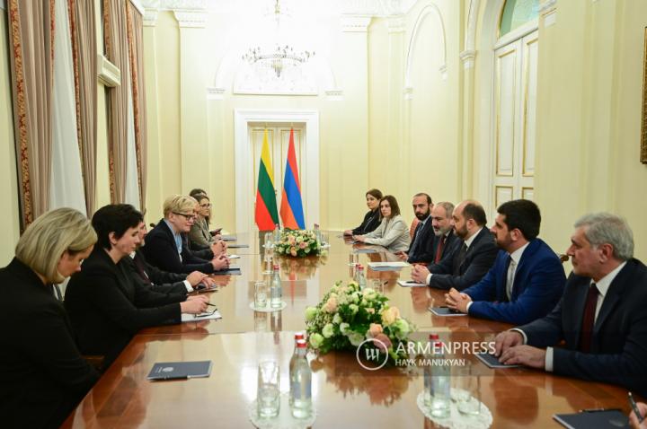 Armenian, Lithuanian PMs meet in Yerevan 
