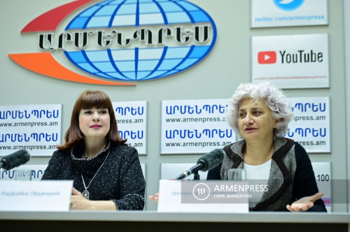 "Armmono" tiyatro festivali müdürü Marianna Mkhitaryan ve 
sanatçı Victoria Riedo-Hovhannisyan'ın basın toplantısı