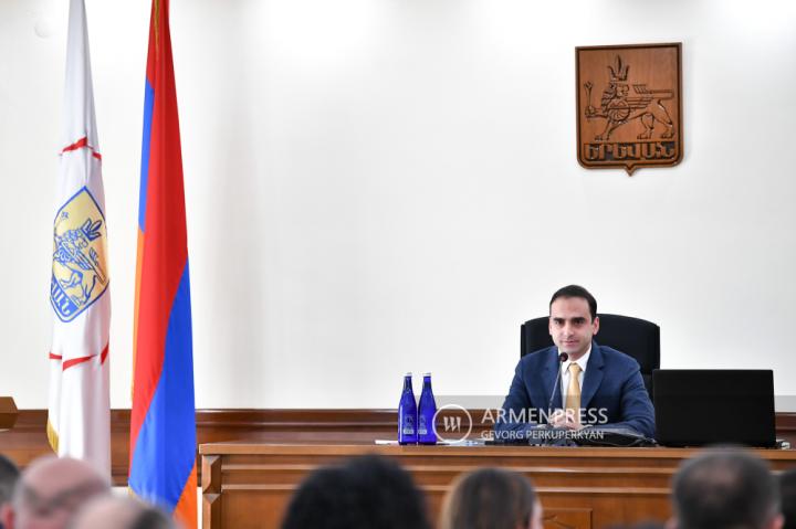 Ermenistan Belediye Meclisi'nin olağan oturumu