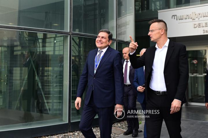 Министр иностранных дел и торговли Венгрии
Питер Сиярто прибыл в Армению