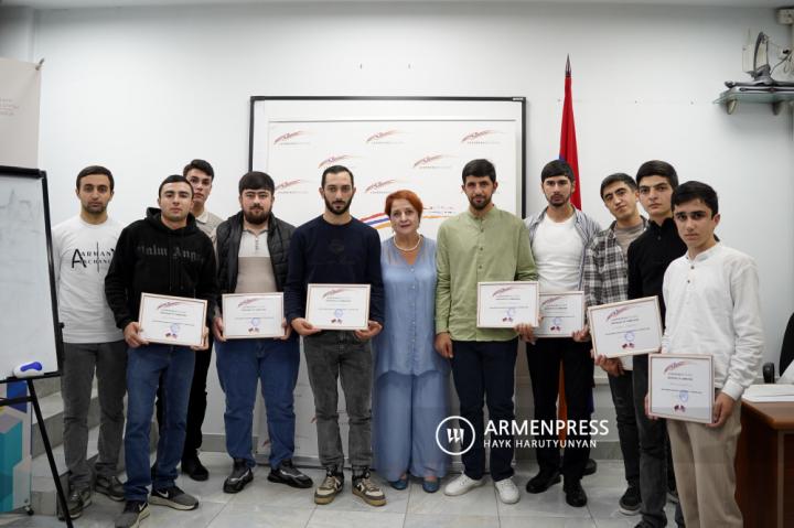 2020 war veterans receive graduation certificates after 
completing programming course 