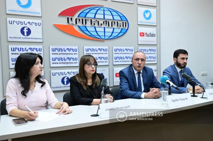 Press conference of Armen Begoyan, Director of 
Preservation of Environment, Deputy Director Artur 
Khalatyan and Expert Hasmik Khurshudyan