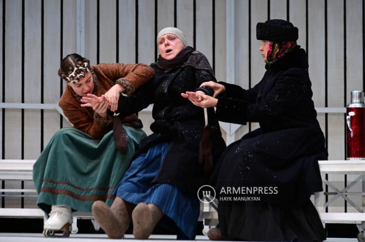 İskenderiye Tiyatrosu Yerevan'da Nikolai Gogol'ün "Evlilik" 
adlı eserini sahneledi