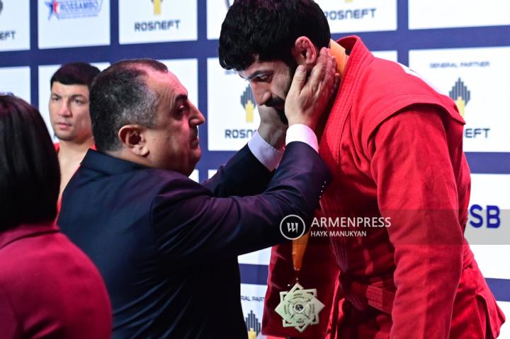 Первый день соревнований чемпионата мира по самбо, 
проходящего в Ереване