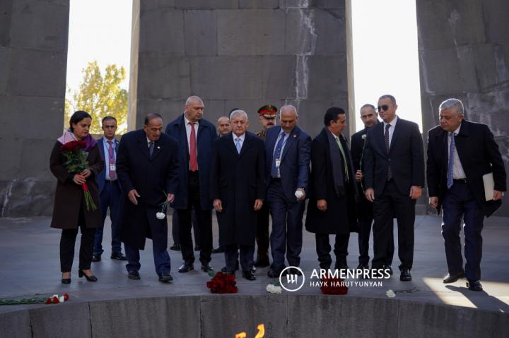 Президент Ирака почтил память жертв Геноцида армян 
в Мемориальном комплексе Цицернакаберда