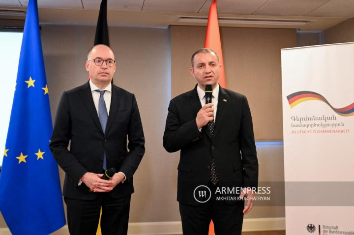 Ermenistan-Almanya hükümetlerarası müzakerelerinin 
sonuçlarına adanan basın toplantısı