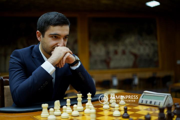 Chess GM Shant Sargsyan posing for photos 