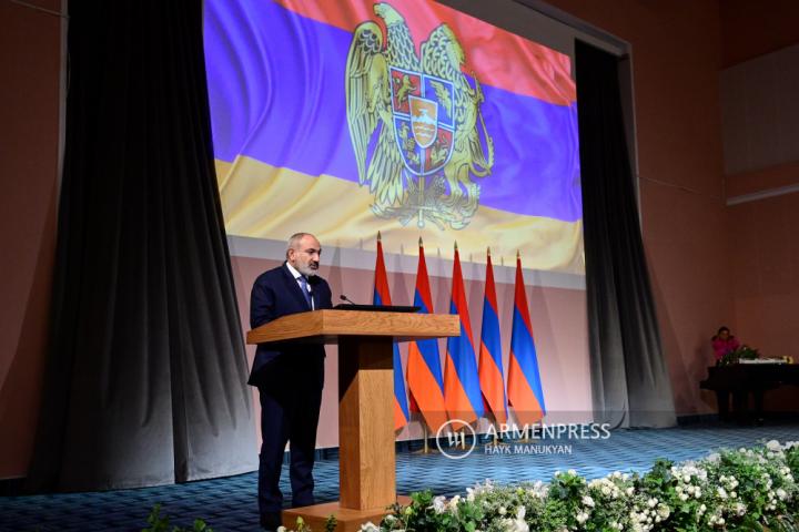 Ermenistan Bilimler Milli Akademisi'nin kuruluşunun 80. 
yıldönümüne adanan tören