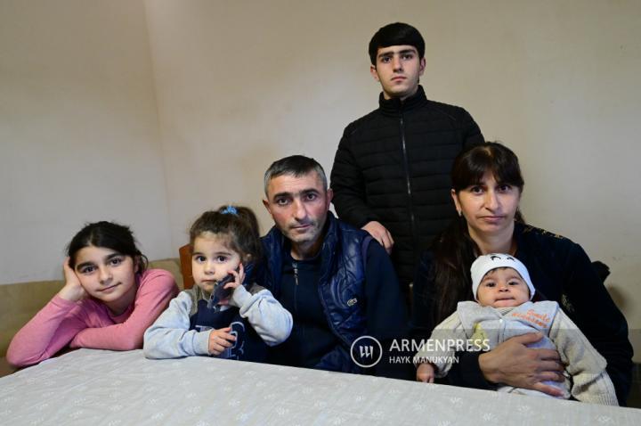 ԼՂ-ից բռնի տեղահանված բազմազավակ ընտանիքը 
հաստատվել է Մասիսում