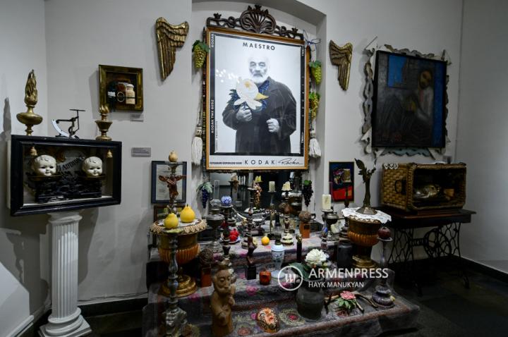 Parajanov ve eserleri. yönetmen hakkında müze sergileri