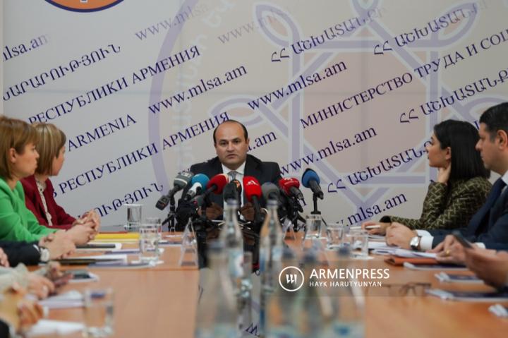 Ermenistan Çalışma ve Sosyal İşler Bakanı Narek 
Mkrtchyan'ın basın toplantısı