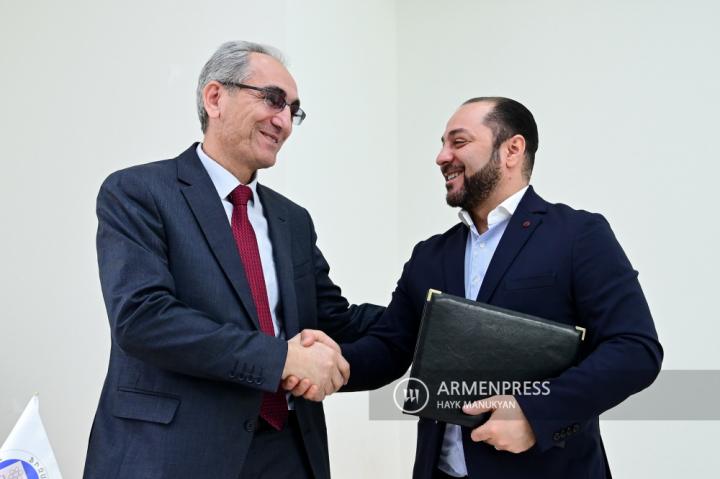 Le programme éducatif Koriz et l'école de physique et de 
mathématiques d'après A. Shahinian ont signé un protocole 
d'accord