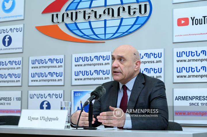 Conférence de presse d'Ashot Melikyan, président du Comité 
pour la protection de la liberté d'expression 