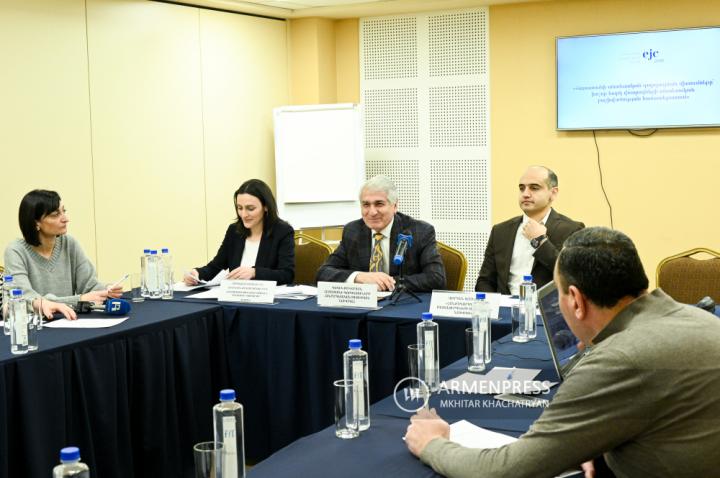 مناقشة مخصصة لبرنامج "اتجاهات التنمية الاقتصادية في أرمينيا 
في سياق التوزيع الاقتصادي لكبار دافعي الضرائب".