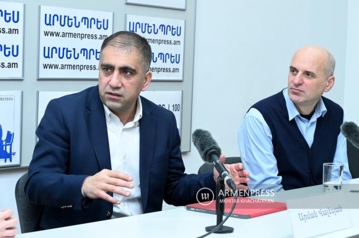 Conférence de presse du chef  de projet des "Communautés 
durables" Arman Valesyan et l'expert Mkhitar Balayan 